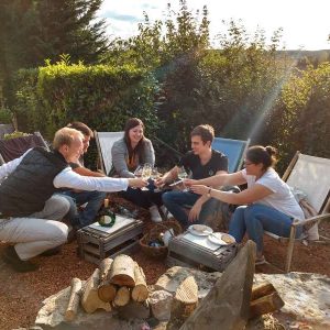 Gartenparty-Freunde Gartenparty mit Freunden in der WeinWerkstatt